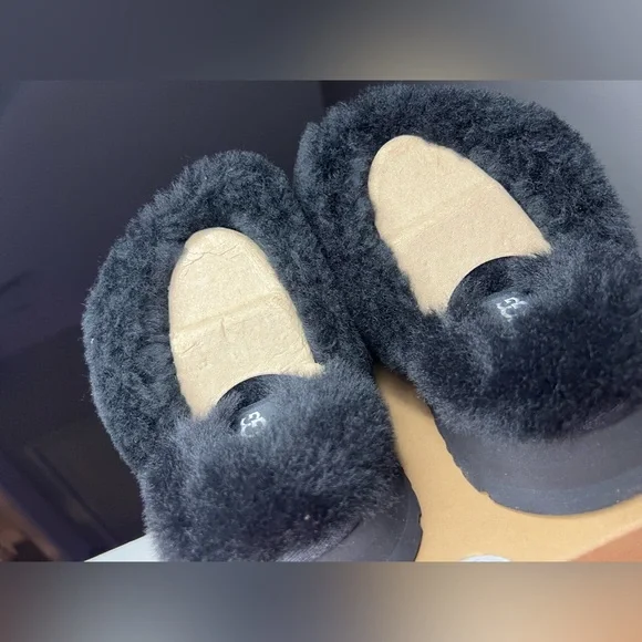 Women’s Uggs - Picture 7 of 8